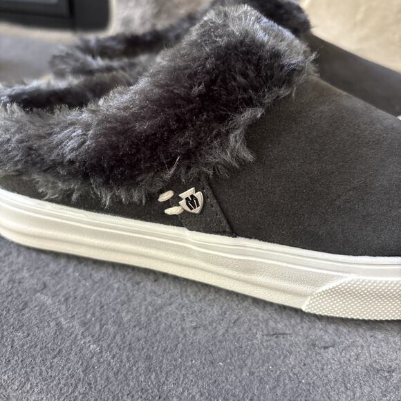 NEW Minnetonka Windy Charcoal Faux Fur Lined Suede Slip On Shoes Women's Size 6M - Picture 8 of 11